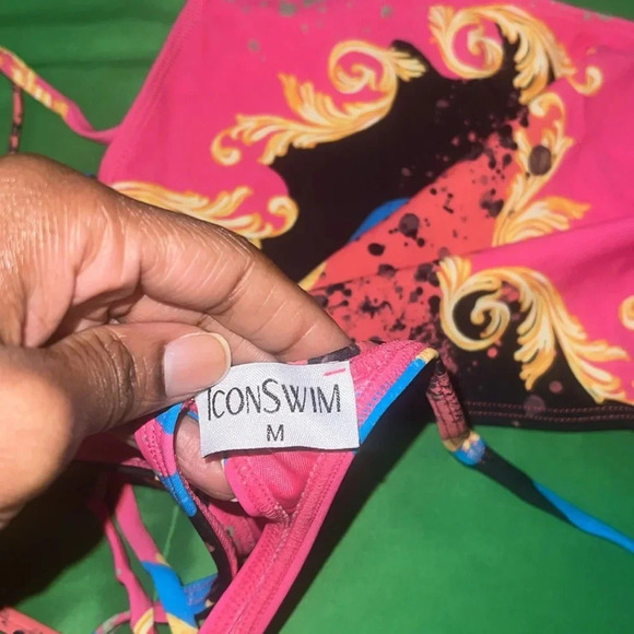 Icon Swimsuit size Medium - Picture 3 of 3